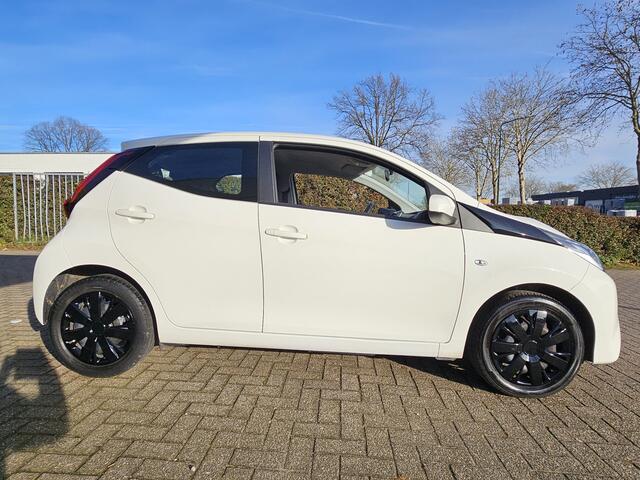 Toyota AYGO 1.0 VVT-i x-play, Camera! Carplay! Nwe APK! Zondag OPEN!