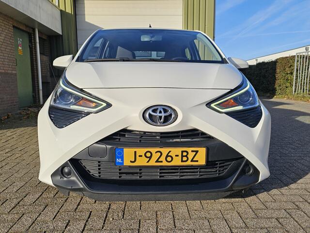 Toyota AYGO 1.0 VVT-i x-play, Camera! Carplay! Nwe APK! Zondag OPEN!