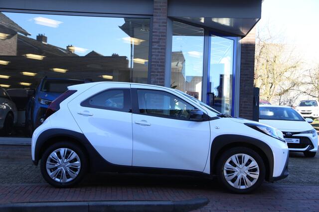 Toyota AYGO X 1.0 VVT-i MT Play Navi Carplay Camera