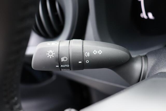 Toyota AYGO X Hybrid 115 Play. Apple Carplay, Extra Getint glas, Android Auto, Adaptieve cruise control, Parkeercamera, Road sign assist.