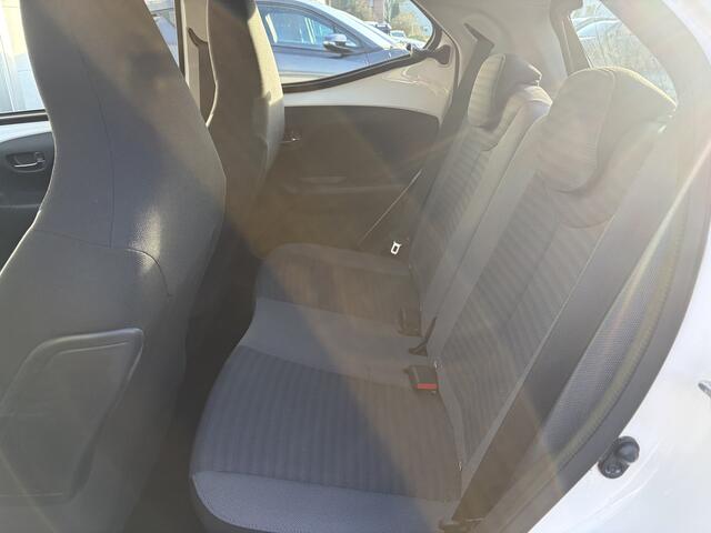 Toyota AYGO 1.0 VVT-i X-Play NL Auto Dealer Onderhouden Carplay Camera Airco