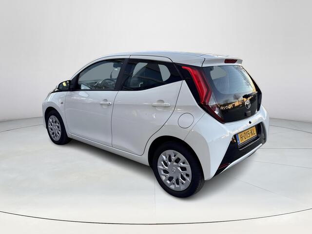 Toyota AYGO 1.0 VVT-i x-play **APPLE CARPLAY/ AIRCO/ BEGRENZER/ PERKEERCAMERA**