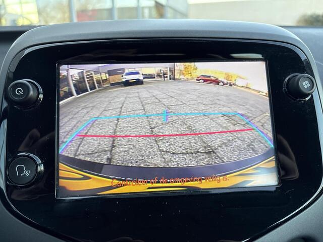 Toyota AYGO 1.0 VVT-i x-play **APPLE CARPLAY/ AIRCO/ BEGRENZER/ PERKEERCAMERA**