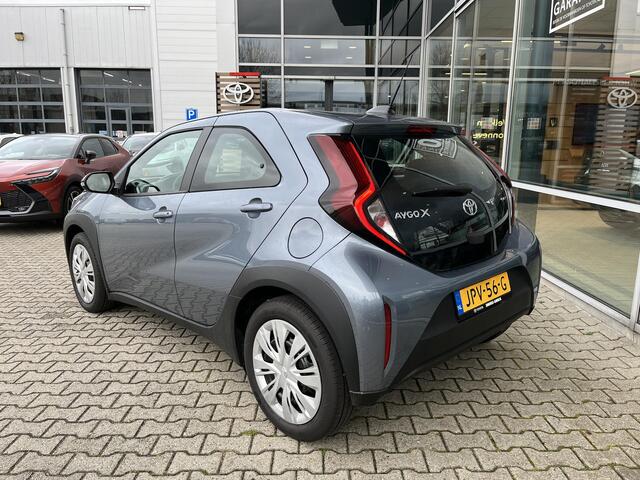 Toyota AYGO X Hybrid 115 play