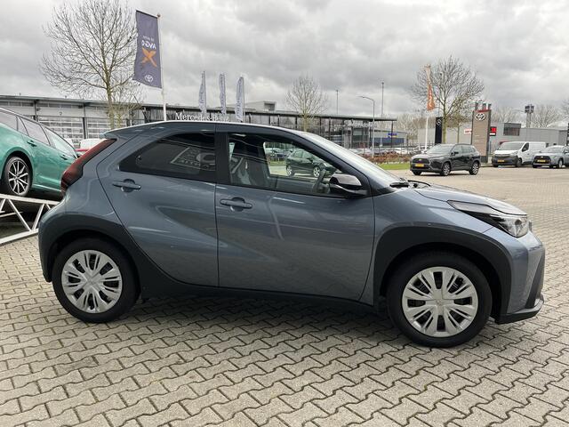 Toyota AYGO X Hybrid 115 play