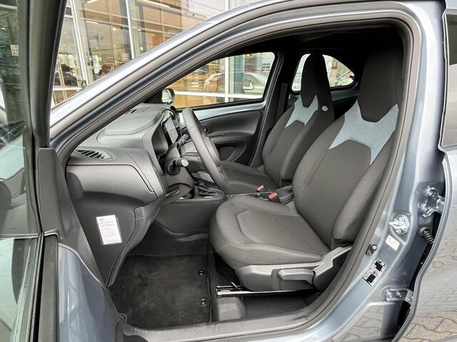 Toyota AYGO X Hybrid 115 play