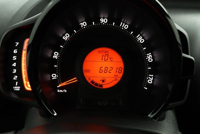 Toyota AYGO 1.0 VVT-i x-joy cabrio | Climate Control | Camera | Groot Scherm | Lichtmetalen Velgen | Red Pack |