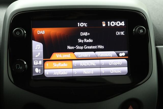 Toyota AYGO 1.0 VVT-i x-joy cabrio | Climate Control | Camera | Groot Scherm | Lichtmetalen Velgen | Red Pack |