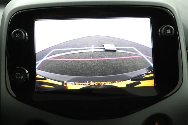 Toyota AYGO 1.0 VVT-i x-joy cabrio | Climate Control | Camera | Groot Scherm | Lichtmetalen Velgen | Red Pack |