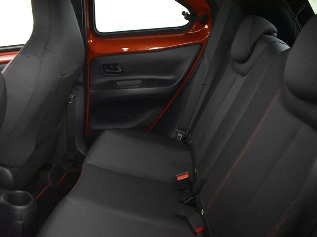 Toyota AYGO X 1.0 VVT-i MT Premium | stoelverwarming | PDC | Half leder |