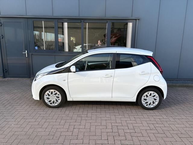 Toyota AYGO 1.0 VVT-i X-Play 5-drs. CAMERA/CARPLAY/LIMITER/AIRCO/MEDIA