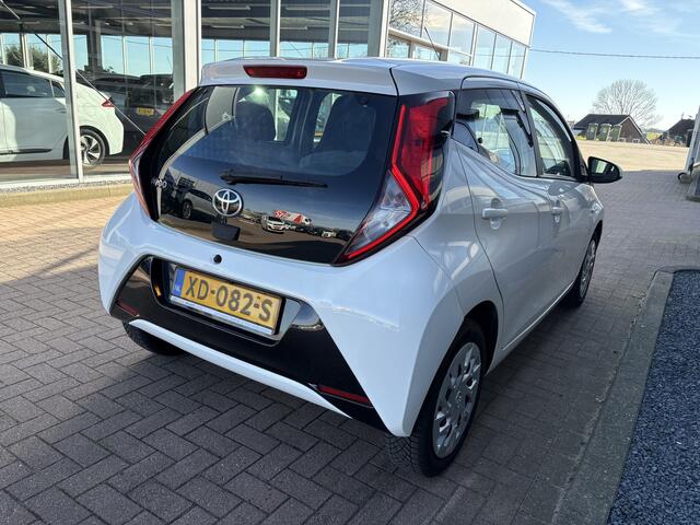 Toyota AYGO 1.0 VVT-i X-Play 5-drs. CAMERA/CARPLAY/LIMITER/AIRCO/MEDIA