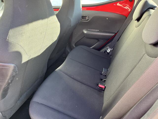 Toyota AYGO 1.0 VVT-i X-Fun NL Auto Airco Bluetooth Radio Elektrische Ramen en Vergrendeling