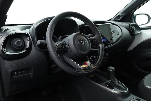 Toyota AYGO X Hybrid 115 GR Sport | Direct Leverbaar | Camera | Adapt. Cruise | JBL Audio | Keyless | Stoelverw. | Apple CarPlay |