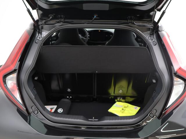 Toyota AYGO X Hybrid 115 play