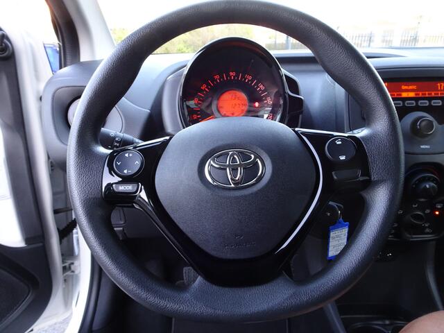 Toyota AYGO 1.0 VVT-i x-fun Airco, elektrische ramen, centrale vergrendeling, licht metalen velgen, enz.