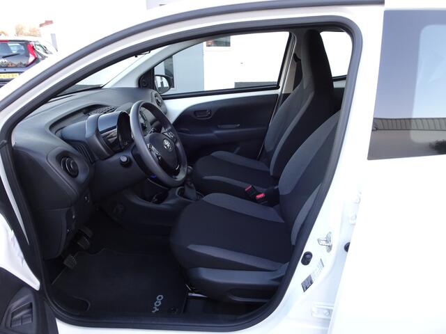 Toyota AYGO 1.0 VVT-i x-fun Airco, elektrische ramen, centrale vergrendeling, licht metalen velgen, enz.
