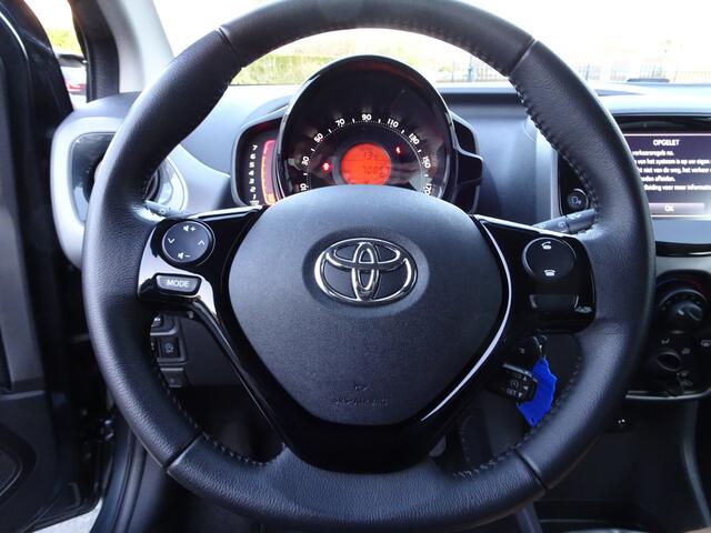 Toyota AYGO 1.0 VVT-i x-play Airco, achteruitrij camera, elektrische ramen, centrale vergrendeling, apple carplay, android auto, enz.
