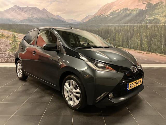 Toyota AYGO 1.0 VVT-i x-joy | Half-Leder | Camera | Trekhaak | Dealeronderhouden | Org. NL |