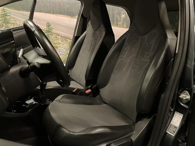 Toyota AYGO 1.0 VVT-i x-joy | Half-Leder | Camera | Trekhaak | Dealeronderhouden | Org. NL |