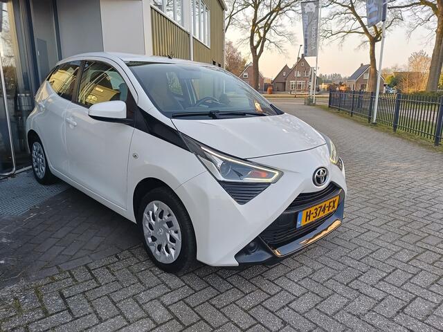 Toyota AYGO 1.0 VVT-i x-play | Airco | Camera | Carplay | Android | Centrale deurvergrendeling |