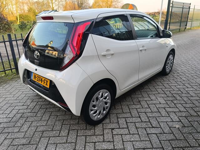 Toyota AYGO 1.0 VVT-i x-play | Airco | Camera | Carplay | Android | Centrale deurvergrendeling |