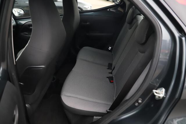 Toyota AYGO 1.0 VVT-i x-play Automaat Carplay Android/Navigatie Achteruitrijcamera Airco LED