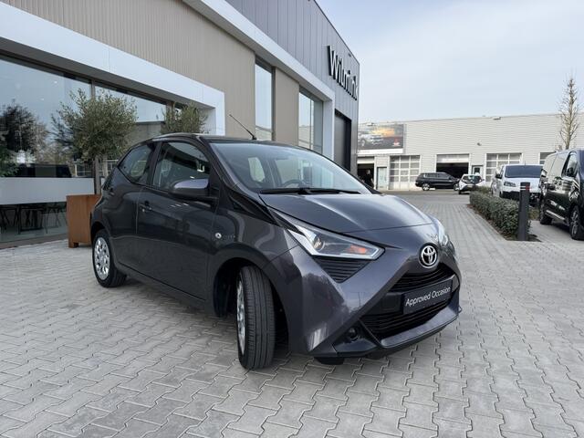 Toyota AYGO 1.0 VVT-i x-play | Camera | Carplay
