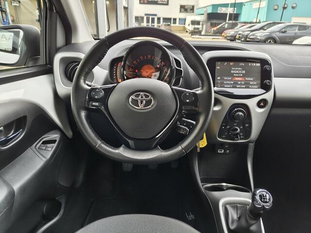 Toyota AYGO 1.0 VVT-i x-play | Navi | Achteruitrijcamera | Airco | Radio