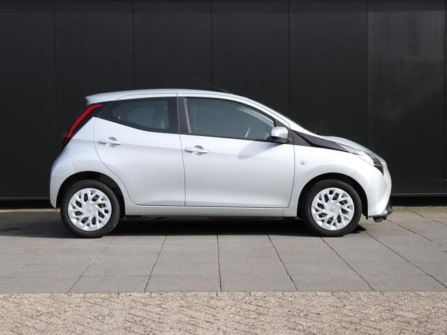 Toyota AYGO 1.0 VVT-i x-play | CAMERA | ELEK. SPIEGELS | BLEUTOOTH | CRUISE | AIRCO |