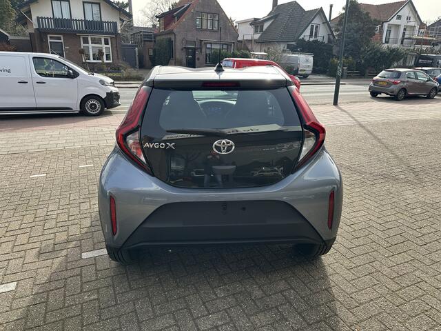 Toyota AYGO X 1.0 VVT-i Play Automaat 1e eigenaar / dealeronderhouden / Apple Carplay / Android Auto / parkeercamera / adaptive cruise control / Toyota 10 jaar garantie programma / Toyota Pechhulppas / rijklaarprijs