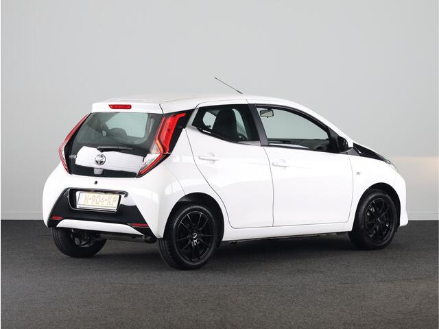 Toyota AYGO 1.0 VVT-i x-play | Navigatie | Airco | Parkeercamera | Apple Carplay / Android Auto |