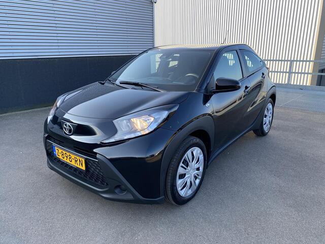 Toyota AYGO X 1.0 VVT-i MT Play Nette Nederlandse auto, achteruitrij camera, navigatie Apple CarPlay/Android Auto, neerklapbare achterbank, adaptieve cruise control!