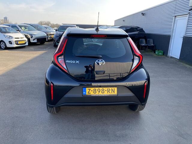 Toyota AYGO X 1.0 VVT-i MT Play Nette Nederlandse auto, achteruitrij camera, navigatie Apple CarPlay/Android Auto, neerklapbare achterbank, adaptieve cruise control!