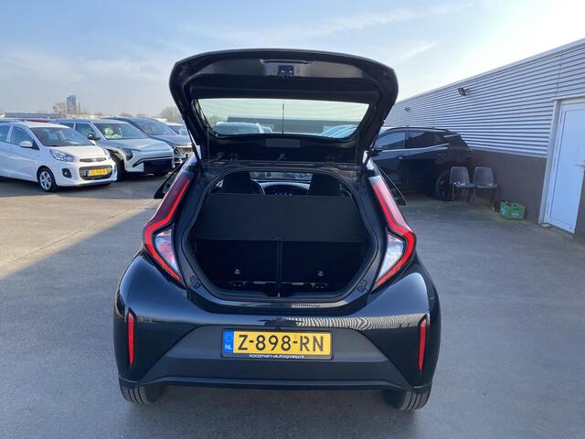 Toyota AYGO X 1.0 VVT-i MT Play Nette Nederlandse auto, achteruitrij camera, navigatie Apple CarPlay/Android Auto, neerklapbare achterbank, adaptieve cruise control!
