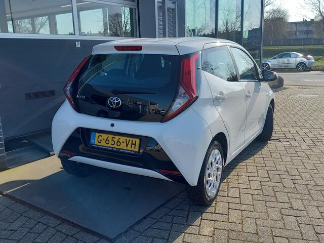 Toyota AYGO 1.0 VVT-i x-play limited - CAMERA - CARPLAY / ANDROID - AIRCO - CRUISE LIMITER