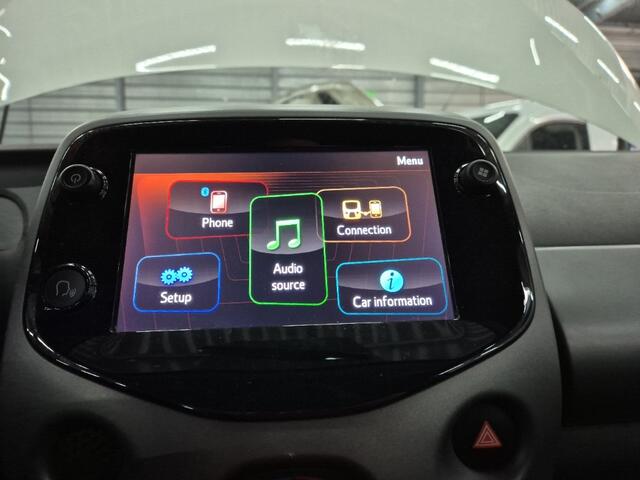 Toyota AYGO 1.0 VVT-i x-Joy AUT! Camera! Carplay! Apk 12-2027! VERWACHT!!