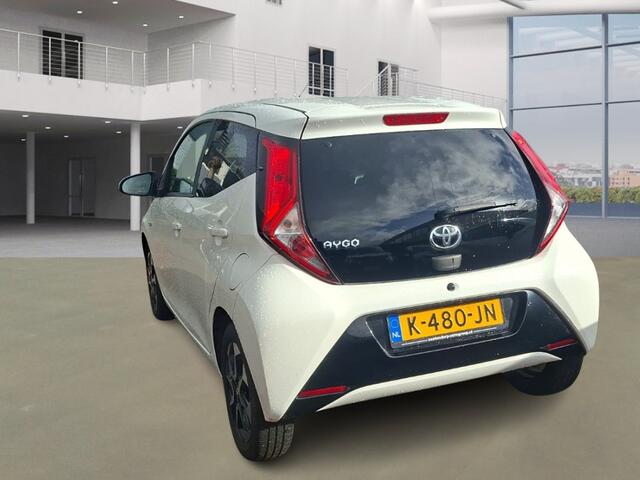 Toyota AYGO 1.0 VVT-i x-Joy AUT! 1e Eig! Camera! Climatronic! 29-12-2020! VERWACHT!