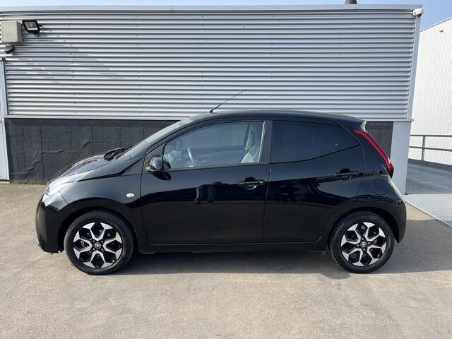 Toyota AYGO 1.0 VVT-i x-joy Apple Carplay en/of Android auto Navigatie, LMV, Privacy glass, Electronic Climate control, Achteruitrijcamera, Complete historie