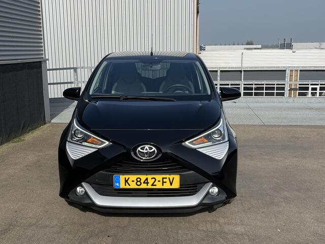 Toyota AYGO 1.0 VVT-i x-joy Apple Carplay en/of Android auto Navigatie, LMV, Privacy glass, Electronic Climate control, Achteruitrijcamera, Complete historie