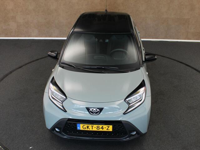 Toyota AYGO X 1.0 VVT-i S-CVT Premium - ORIGINEEL NEDERLANDSE AUTO - AFKOMSTIG VAN 1E EIGENAAR - CAMERA - DEELS LEDEREN BEKLEDING - VOORSTOELEN VERWARMD - DRAADLOZE TELEFOONLADER - CLIMATE CONTROL - NAVIGATIE - PARKEERSENSOREN VOOR/ ACHTER- DAB AUDIO - JBL AUDIO