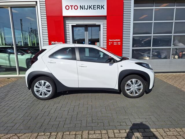 Toyota AYGO X 1.0 VVT-i MT Play