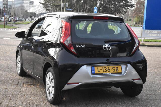 Toyota AYGO 1.0 VVT-i x-play 5-Deurs | Carplay Navigatie | Camera | 12 mnd BOVAG garantie | Whatsapp 06-53188999