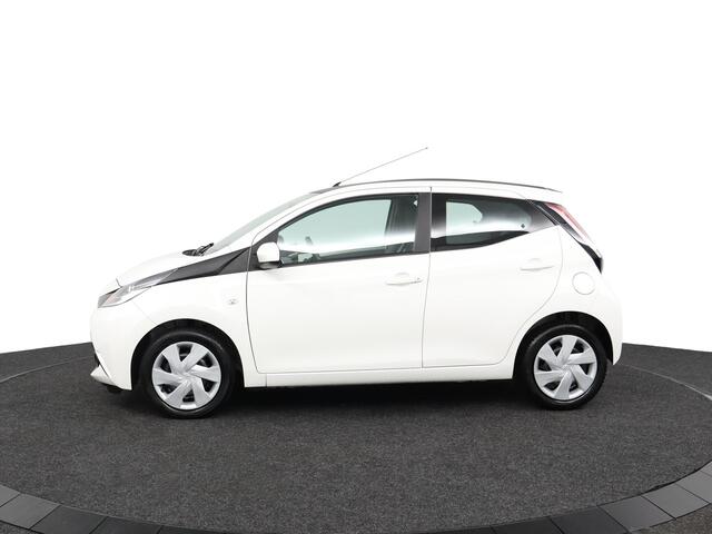 Toyota AYGO 1.0 VVT-i x-play | Airco | Navigatie | Achteruitrijcamera |
