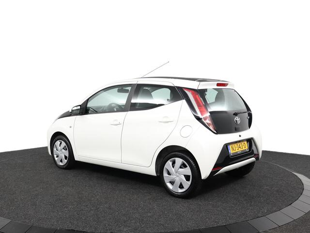 Toyota AYGO 1.0 VVT-i x-play | Airco | Navigatie | Achteruitrijcamera |