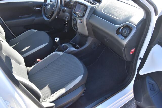 Toyota AYGO 1.0 VVT-i x-play , A UITRIJ CAM , NAVI VIA APP , BL TOOTH , AIRCO ,