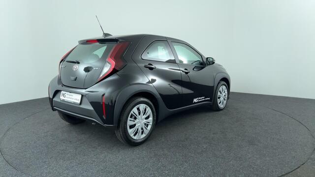 Toyota AYGO X Hybrid 115 play