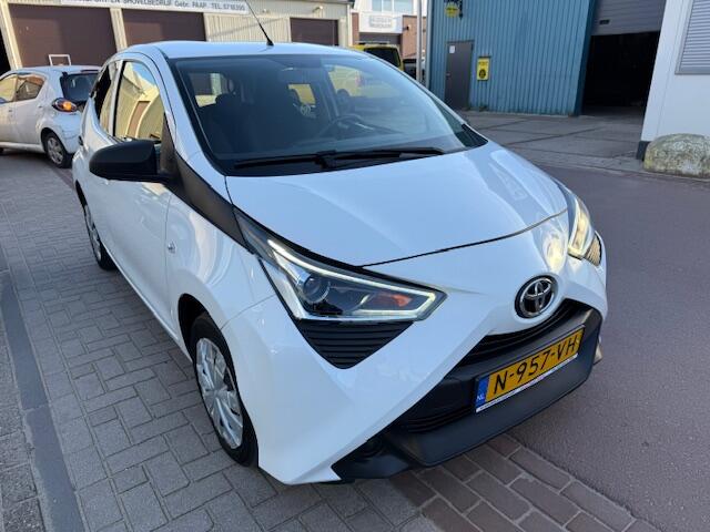Toyota AYGO 1.0 VVT-i x-fun NAP 100.463km bj. 2022 Airco 1e eigenaar BTW auto. Dealer onderhouden.
