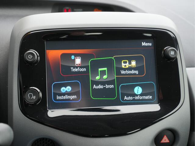 Toyota AYGO 1.0 VVT-i x-play Automaat | CarPlay | Achteruitrijcamera | Airco