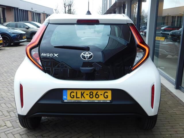 Toyota AYGO X 1.0 VVT-i MT Play